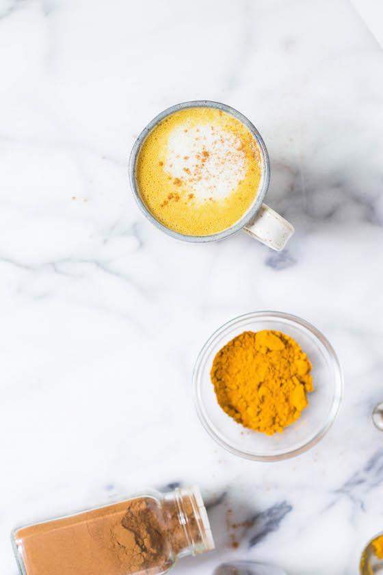 TURMERIC PUMPKIN LATTE WITH TURMERIC CRUSH