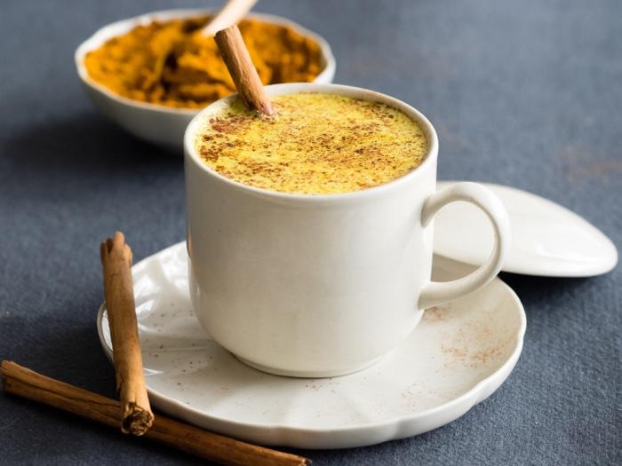 TURMERIC CINNAMON MILK WITH TURMERIC CRUSH