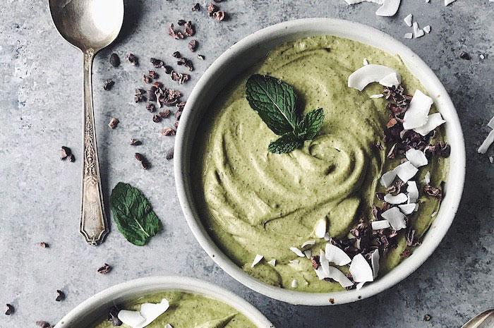 Matcha Mint Chocolate Chip Smoothie Bowl